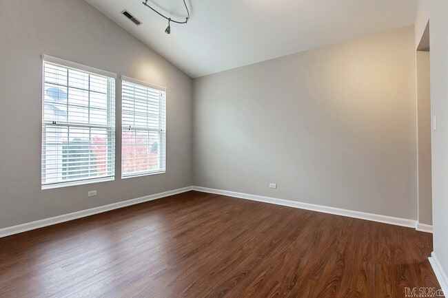 Building Photo - 3321 Bromley Ln