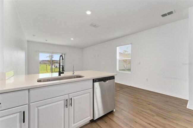 Building Photo - 1982 King Ranch St