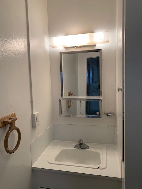 Building Photo - 2524 Mapleton Ave