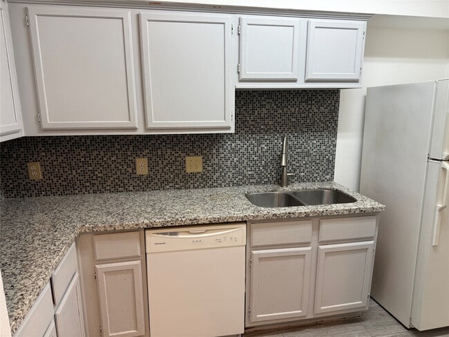 Building Photo - 1103 Dulles Ave