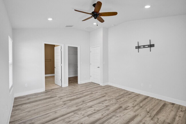 Building Photo - 5348 Lugo St