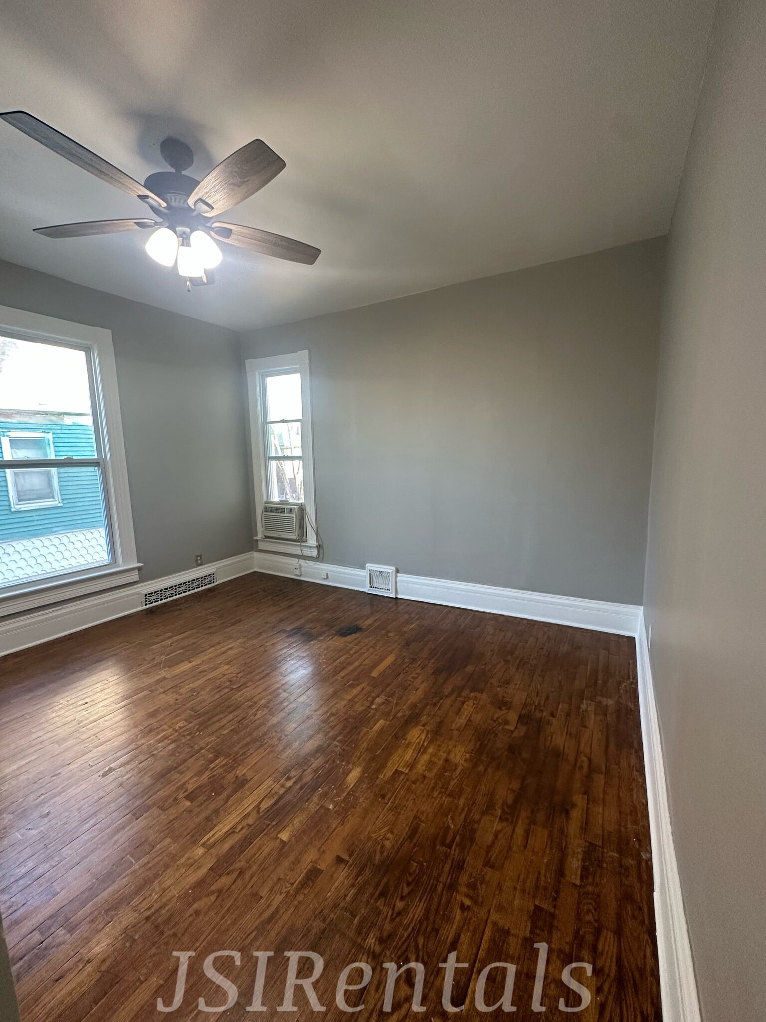 2nd bedroom - 808 W 6th St