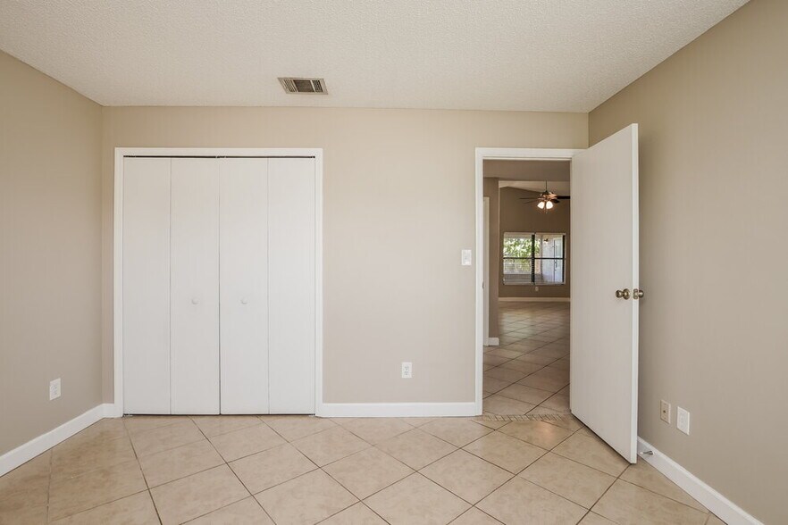 Building Photo - 3422 Burlington Dr