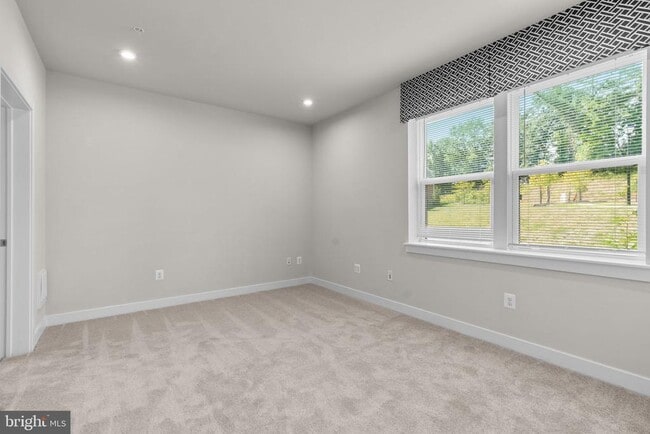 Building Photo - 10421 Resort Road