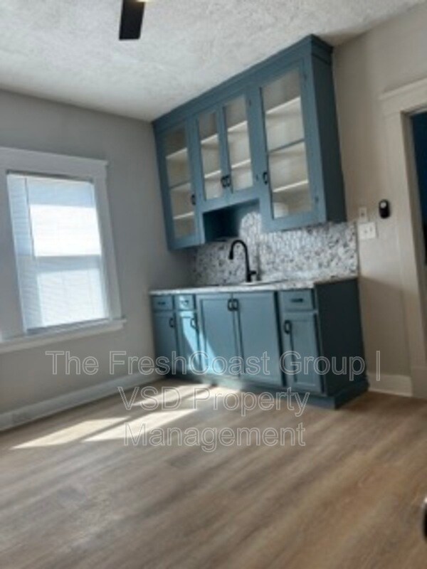 Building Photo - 789 Wayside Rd