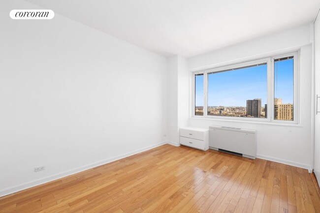 Building Photo - 45 E 89th St