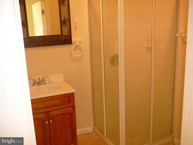 Building Photo - 39 Wayside Ct