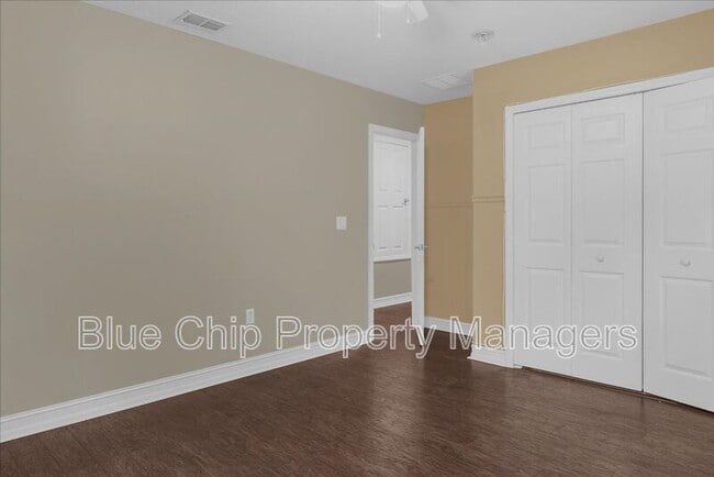 Building Photo - 5864 Lake Melrose Dr