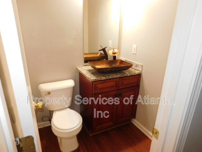 Building Photo - 5147 Round Table Dr
