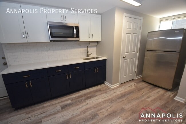 Building Photo - 1011 Hyde Park Dr