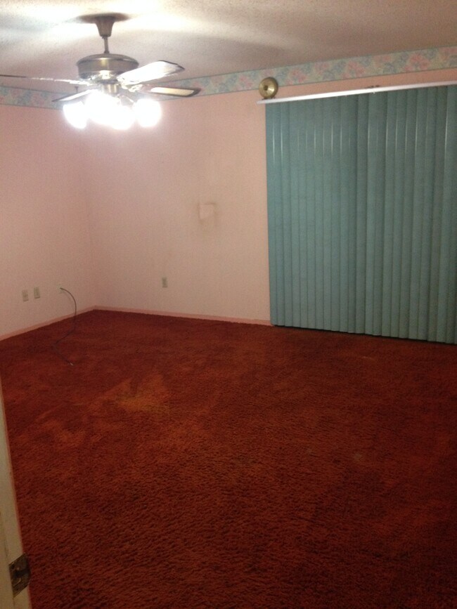 Building Photo - 2424 Oakmere Dr