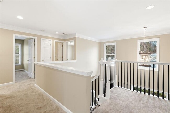 Building Photo - 310 Stoneleigh Dr SW