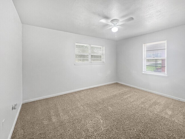 Building Photo - 4533 SW Beta Ave