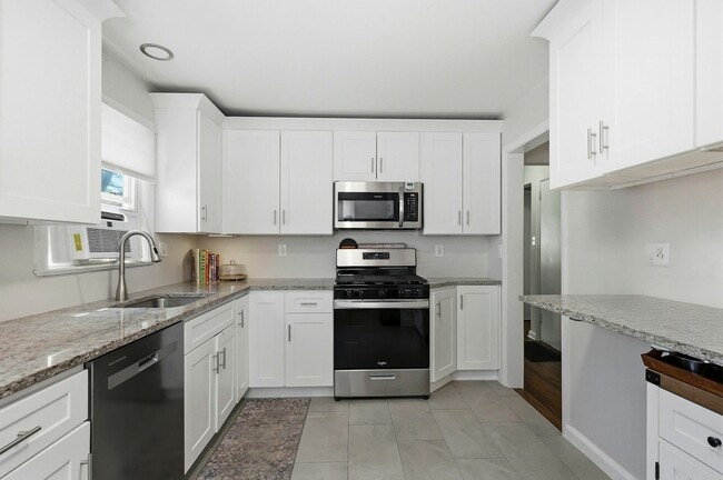Building Photo - 135 Woolsey Ave