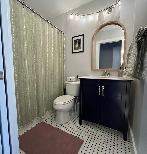 Full bathroom 1, includes soak-in tub. - 3821 14th St NW