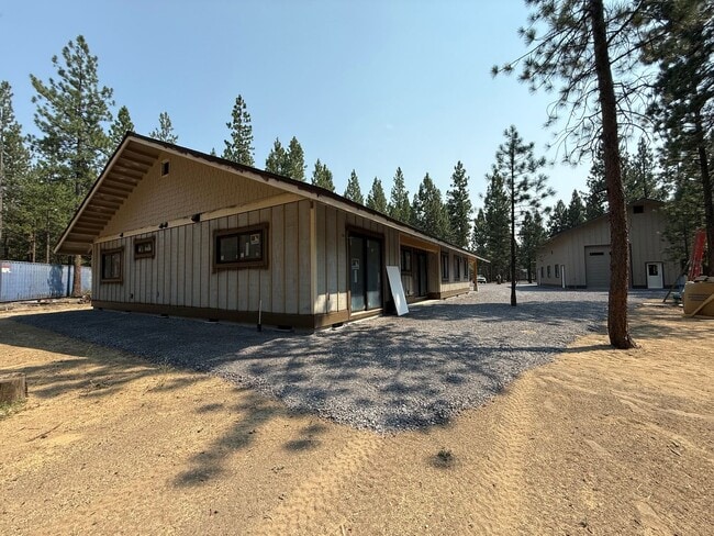Building Photo - 153550 Little River Loop