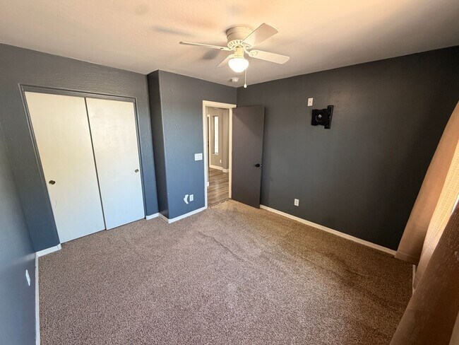 Building Photo - Renovated 5-Bedroom Corner Lot Home with Luxury Upgrades