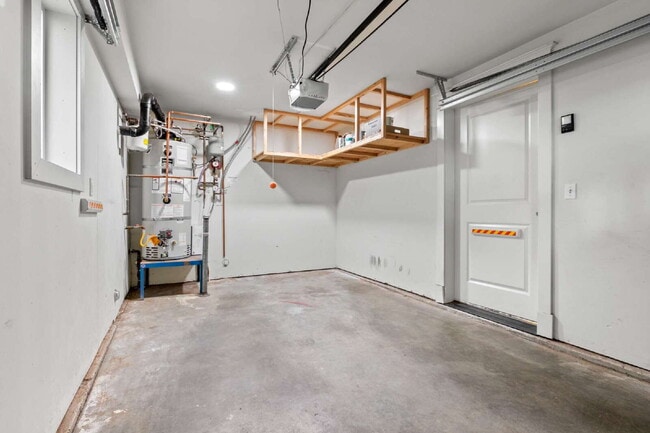 Building Photo - Stunning Capitol Hill Townhome in Prime Seattle Location – 3BR / 3BA Available June 7