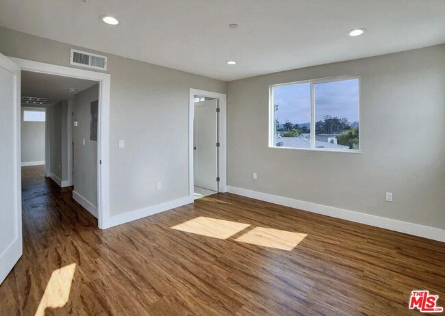 Building Photo - 2303 Hauser Blvd