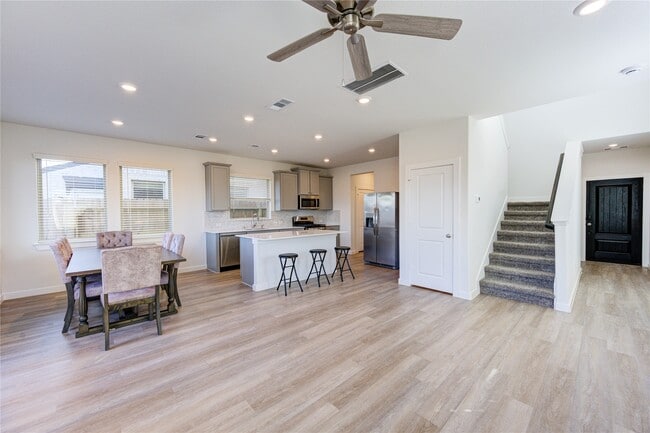 Building Photo - 31918 Holland Arbor Trl