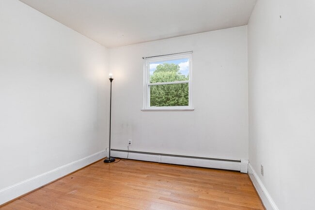 Building Photo - Coming Soon | $2,000/mo | Spacious Split-L...