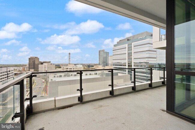 Building Photo - 1650 Silver Hill Dr