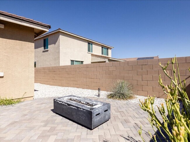 Building Photo - 4 Bedroom 2 Bathroom