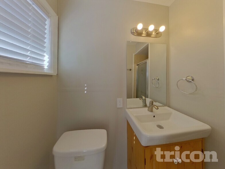 Building Photo - 5590 26th Ave N