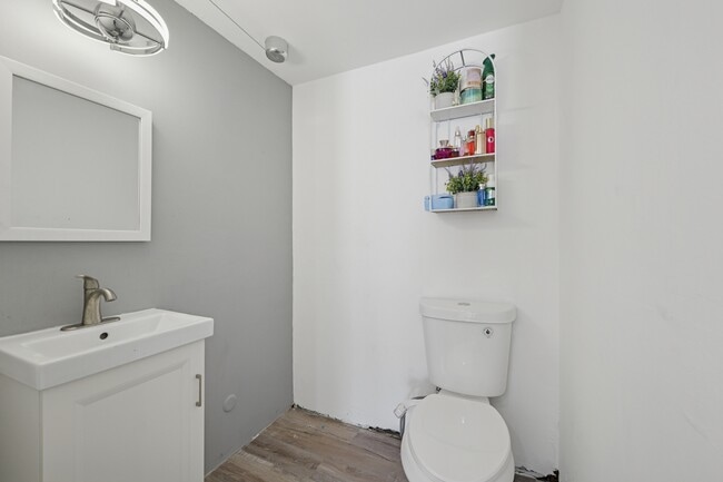 Building Photo - 827 194th St