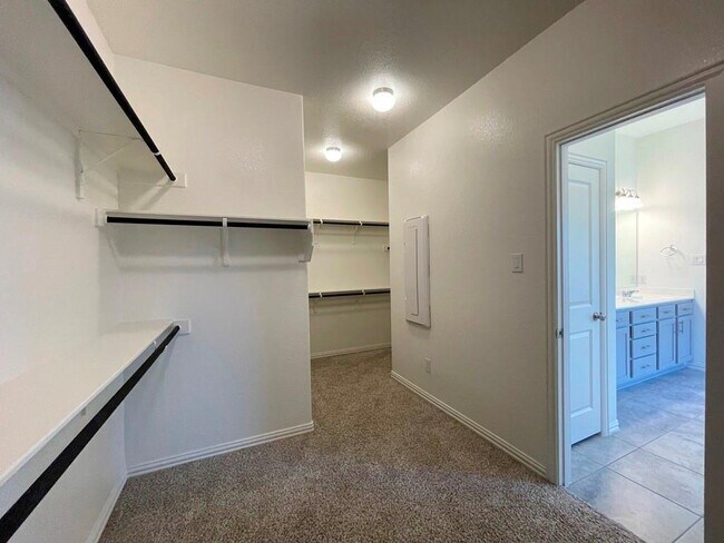 Building Photo - 205 Baralo St