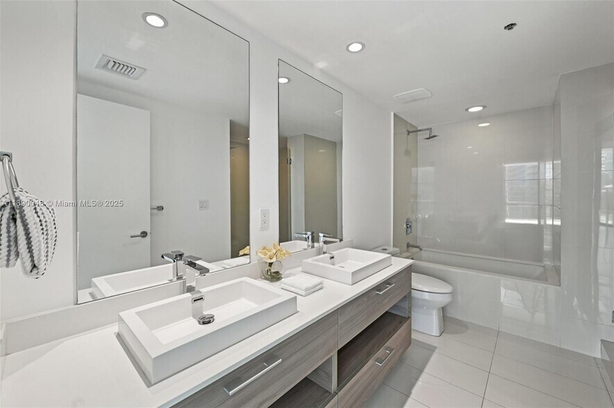 Building Photo - 1300 S Miami Ave