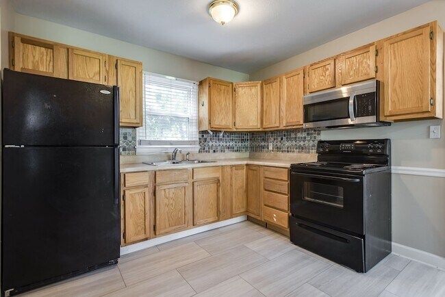 Building Photo - 6215 Laredo Ave