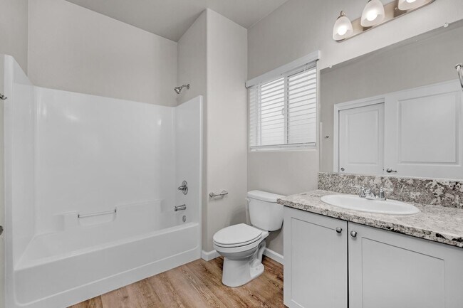 Building Photo - Wood Ranch Duplex 519