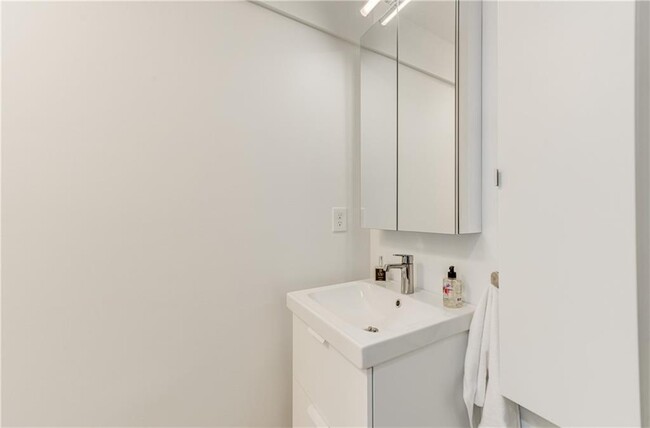 Building Photo - 456 Griffin St NW