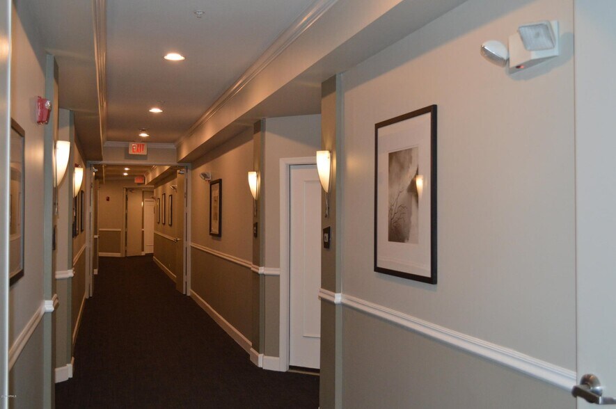 Holloway to condo - 1701 E Colter St