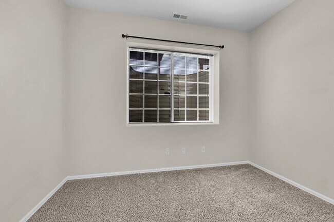 Building Photo - $1,750.00, 4 bed, 3 bath, located in Color...