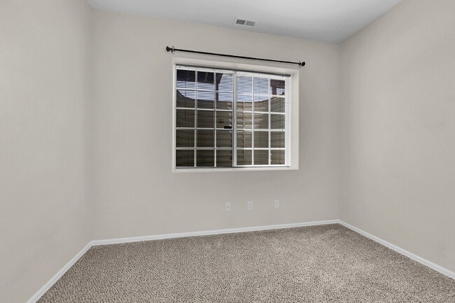 Building Photo - $2,100.00, 4 bed, 3 bath, located in Color...