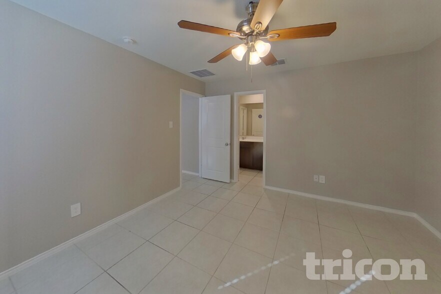 Building Photo - 2602 Vavra Ln