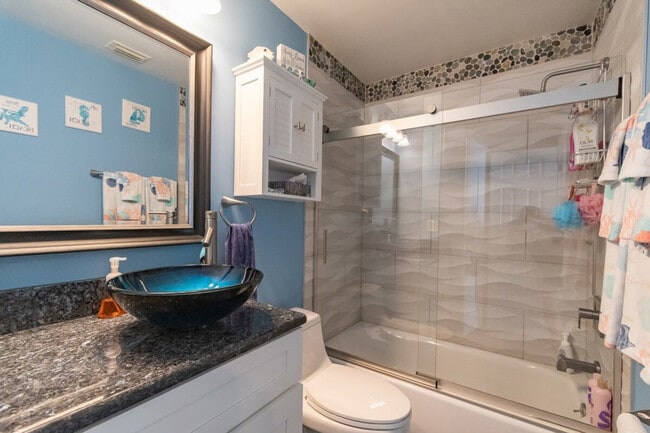 Building Photo - 516 Beach Park Ln