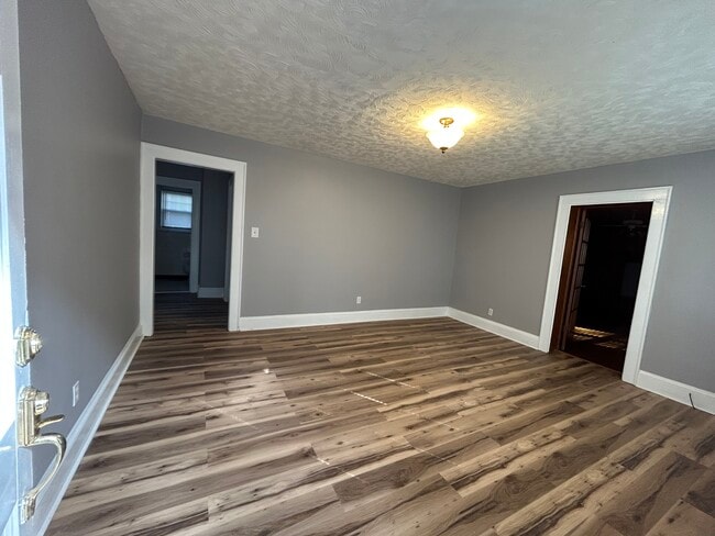 Building Photo - 209 Long Cir