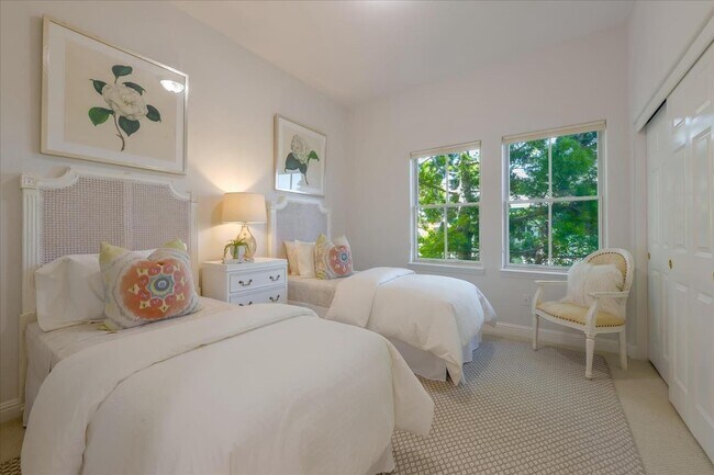 Building Photo - 435 Sheridan Ave