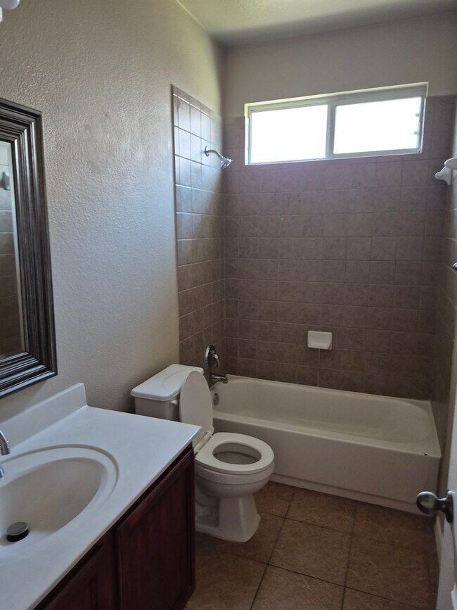 Building Photo - Bright & Inviting 3-Bedroom Home with Flex Space in The Meadows at Buda