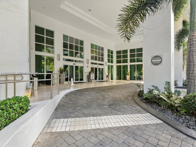 Building Photo - 951 Brickell Ave
