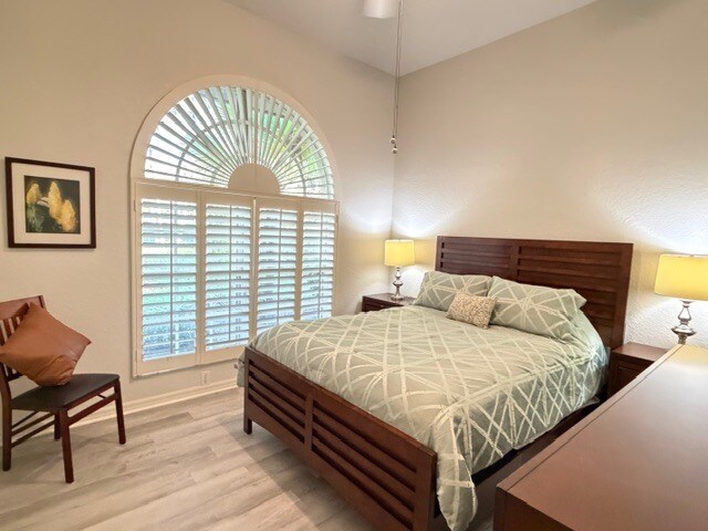 Building Photo - 11305 Longshore Way E