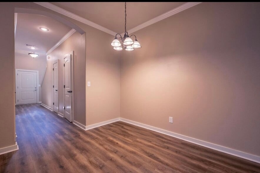 Building Photo - 102 Venezia Ln