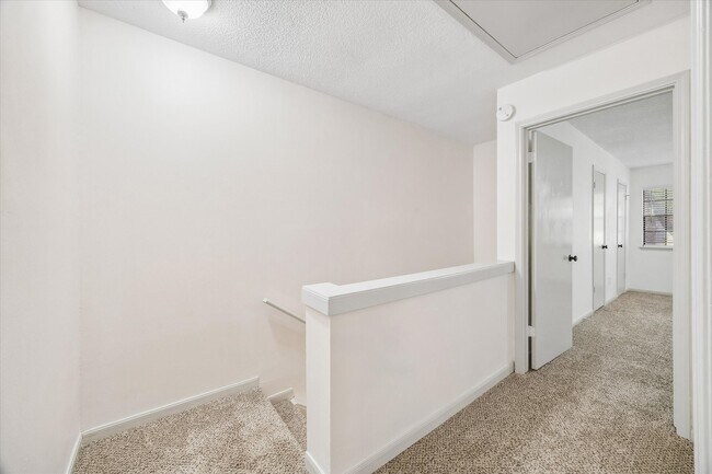 Building Photo - 1323 Reddleshire Ln