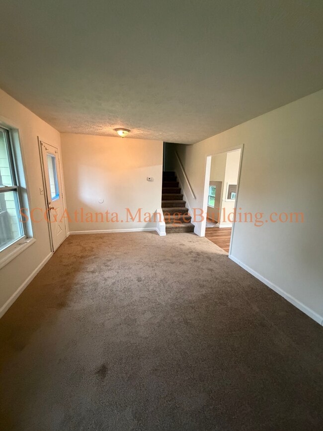 Building Photo - 300 Edna Dr