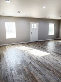 Building Photo - 380 Bower Rd