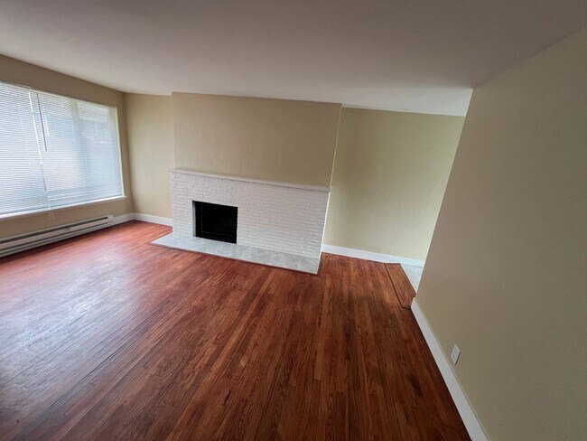 Building Photo - Girgis Duplex