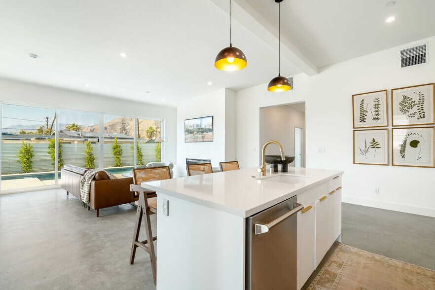 Building Photo - 361 W Sunview Ave